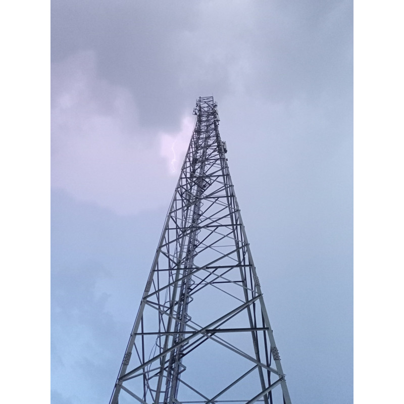 Turnuri metalice pentru telecomunicații sau energie