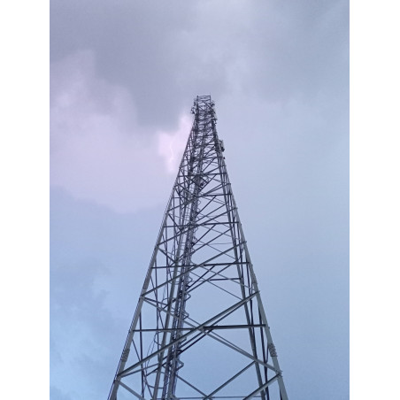 Turnuri metalice pentru telecomunicații sau energie